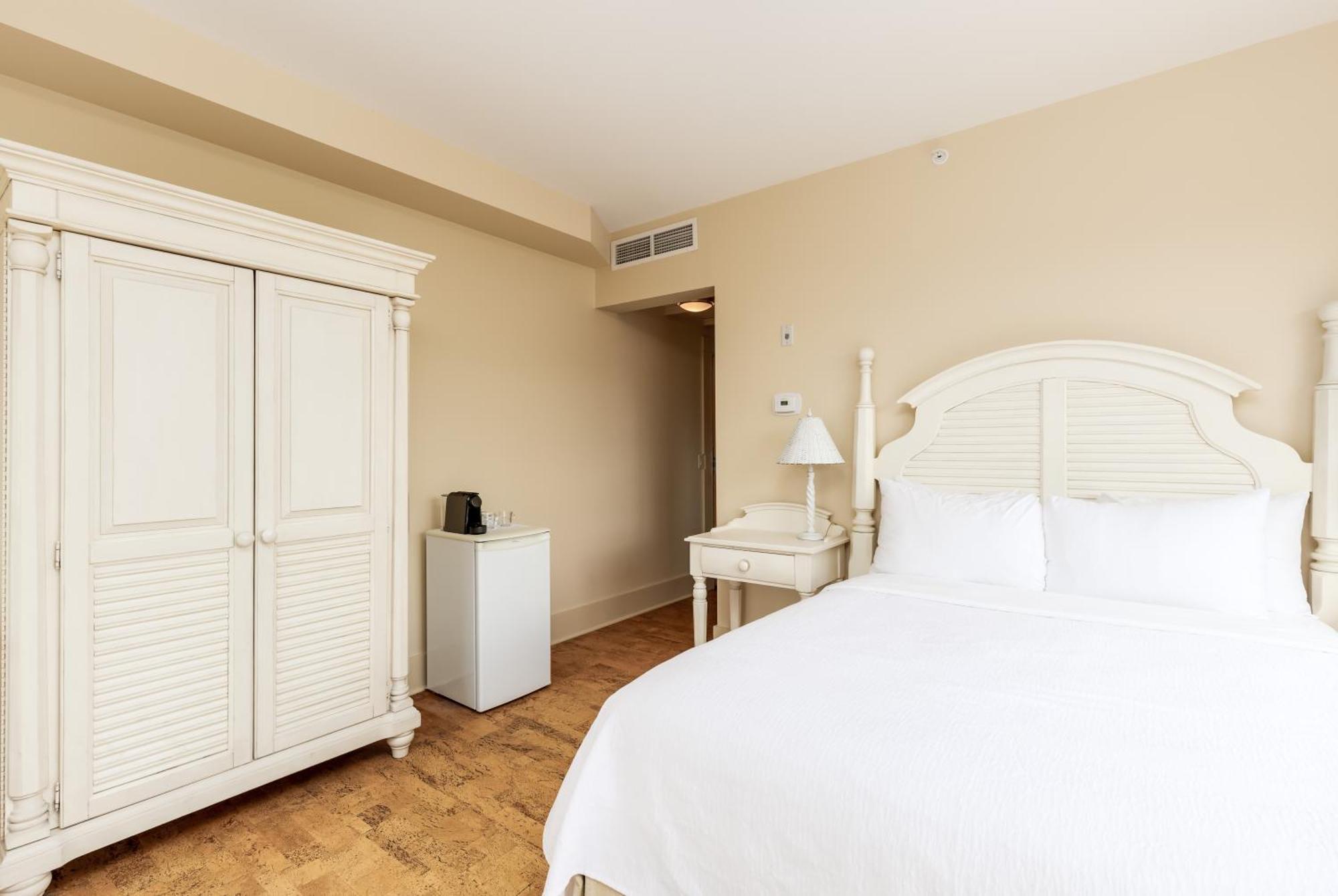Hotel Eldorado At Eldorado Resort Келоуна Стая снимка
